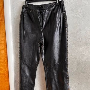 Ladies size 6 Harley Davidson leather pants in beautiful condition